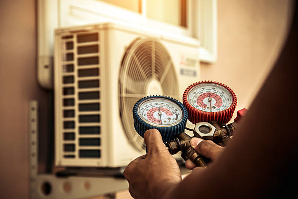 Professional Hvac technician working in Liberty Center, IN